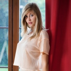 German babe Holly masturbating