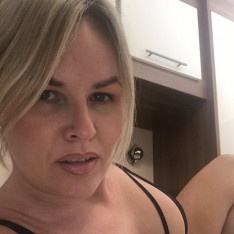 British MILF enjoys smooth penetration