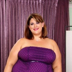 Plumper lesbian orgy