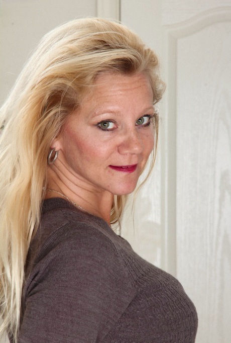 America's sexiest milfs part 14